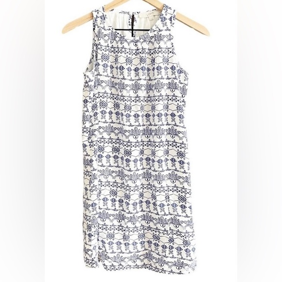 LOFT Dresses & Skirts - LOFT White and Blue Embroidery Pattern Dress Size Large EUC